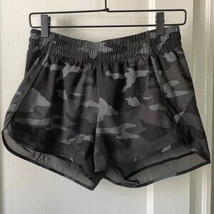 Athleta Camo Racer Run Short in black. Women’s Small